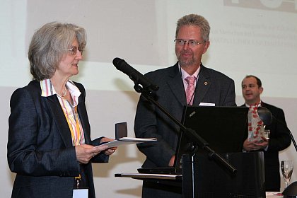 Verleihung der Margarete von Witzleben-Medaille an Frau Prof. Dr. Christa Schlenker-Schulte durch Herrn Harald Seidler, Prsident des DSB