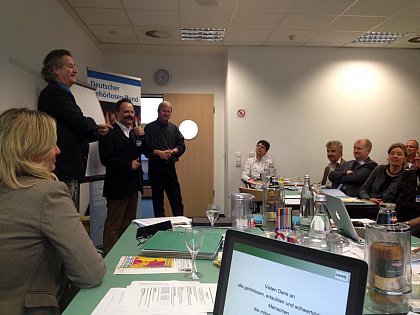 Rudolf Sailer und Dr. Andreas Weber diskutieren mit den DGB-Vertretern ber die vorgestellten GINKO-Ergebnisse
