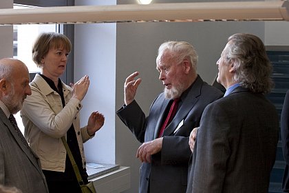 Auch in den Pausen wurde rege diskutiert (Dr. Haines (BMAS), Anke Hannig (GMU), Prof. Schulte (FST), Rudolf Sailer (DGB))